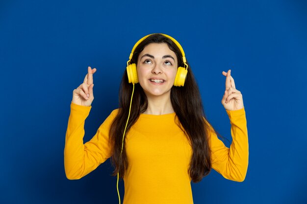 Brunette young girl wearing yellow sweatshirt