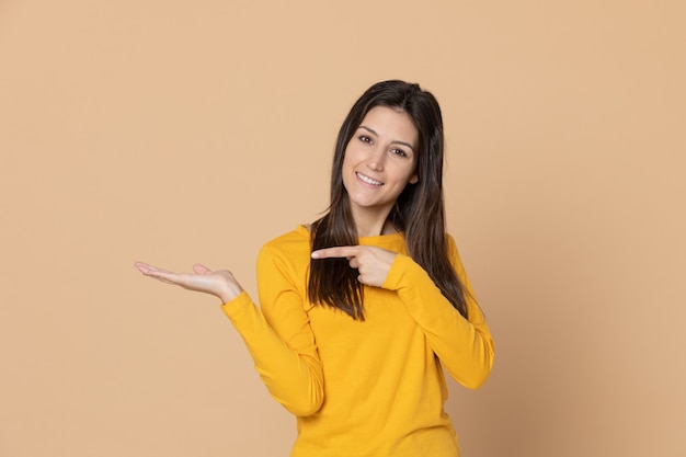 Brunette young woman wearing a yellow T-shirt