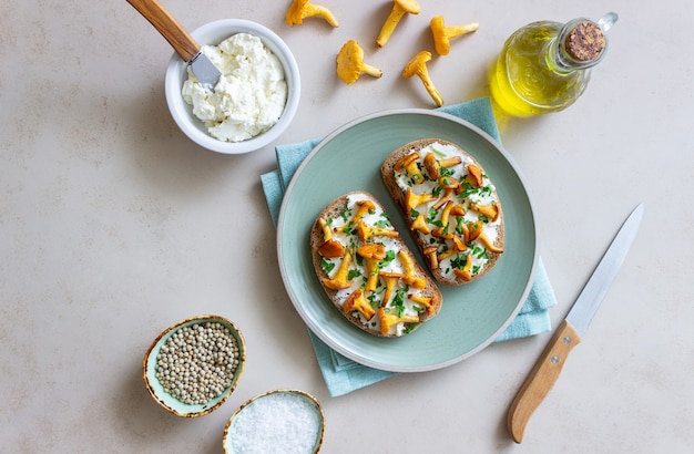 Bruschetta with mushrooms chanterelles and white cheese. Healthy eating. Vegetarian food.