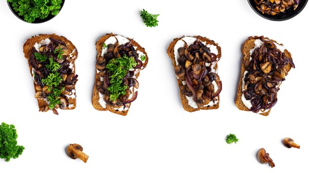 Bruschetta with mushrooms and parsley