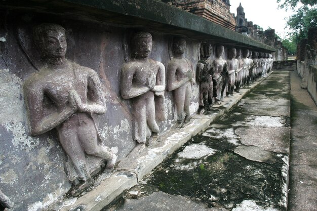 The Buddha statues are arranged very beautifully.