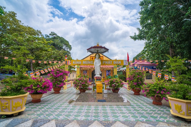 Buddhist Temple in Vietnam Dai Tong Lam Beautiful Architecture presbytery temple Dai Tong Lam