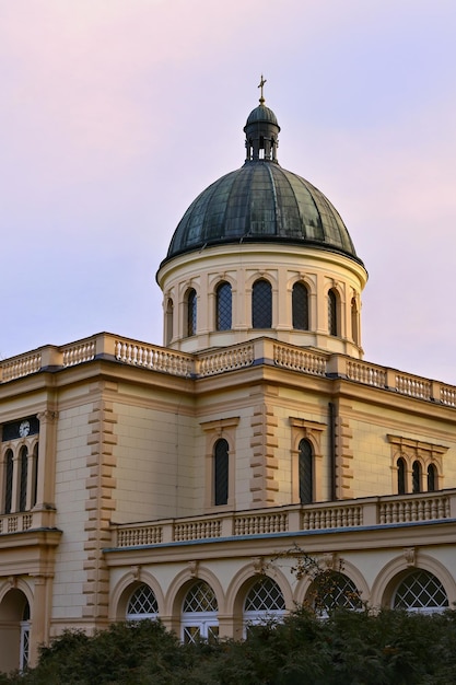 A building with a dome and a dome with the word opera on it