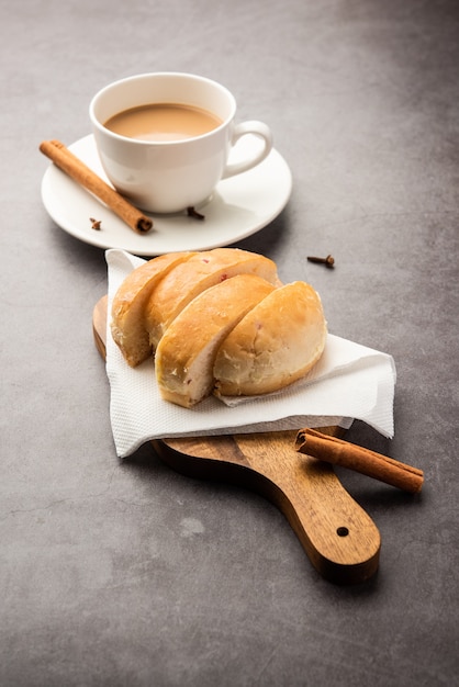 Bun-maska Tea or bun Maska chai combo features a slightly sweet bun studded with raisins that is cut into half and laden with wholesome butter, Mumbai food