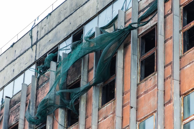 a burned house, a destroyed building, a building damaged in the war