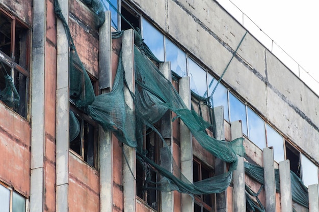 a burned house, a destroyed building, a building damaged in the war