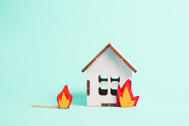 Photo burning wooden model of a house