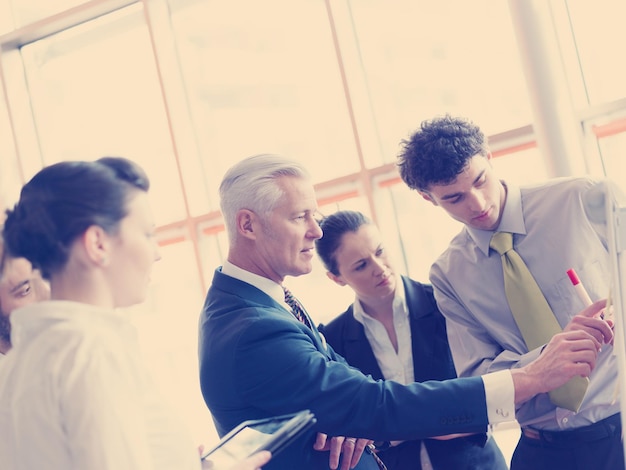 Photo business leader working with his team, making presentation and brainstorming about ideas and projects at office