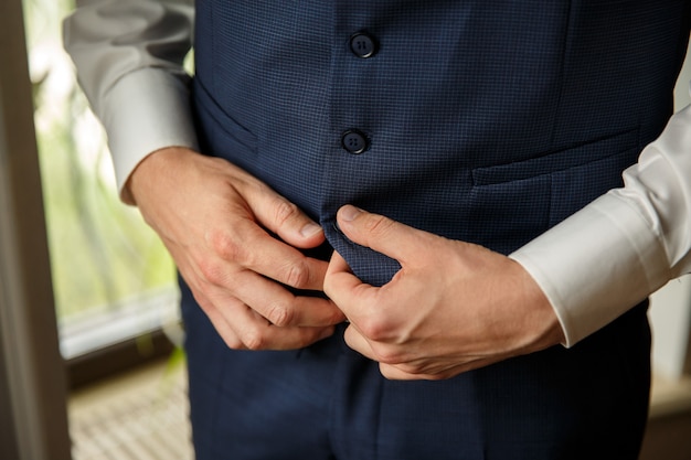 Businessman putting his suit on