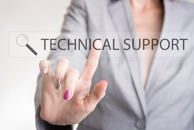 Photo businesswoman searching for a technical support on a virtual screen