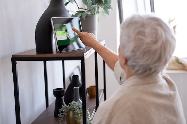 Businesswoman working with digital assistant