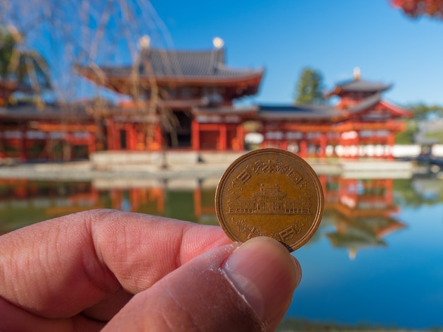 The Byodoin temple and Japanese's Yen coin.