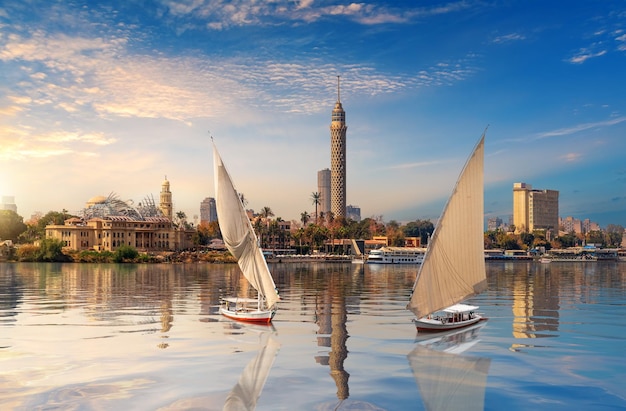 Photo cairo downtown beautiful view of the nile and sailboats egypt