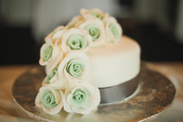 A cake with white roses on top