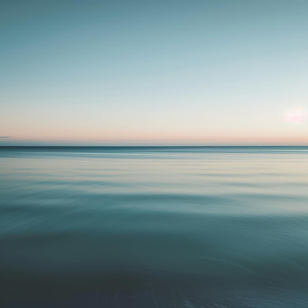 Photo calm sea with a peaceful sunset sky