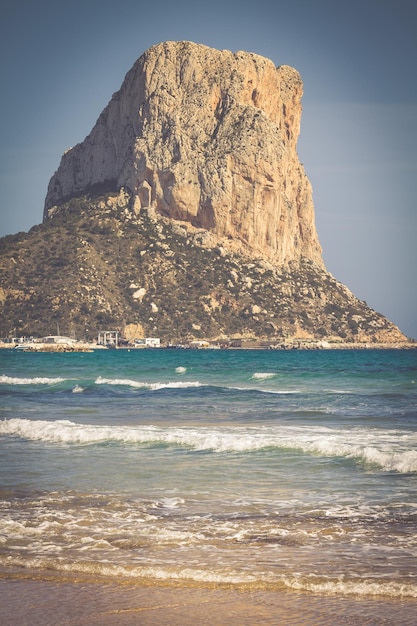 Photo calpe alicante arenal bol beach mediterranean sea in spain