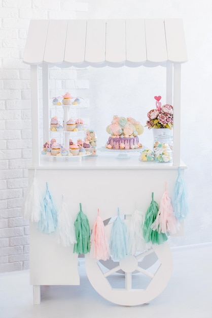 Candybar with birthday cake cupcakes and meringue