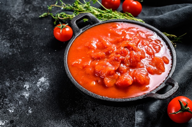 Canned chopped tomatoes sauce