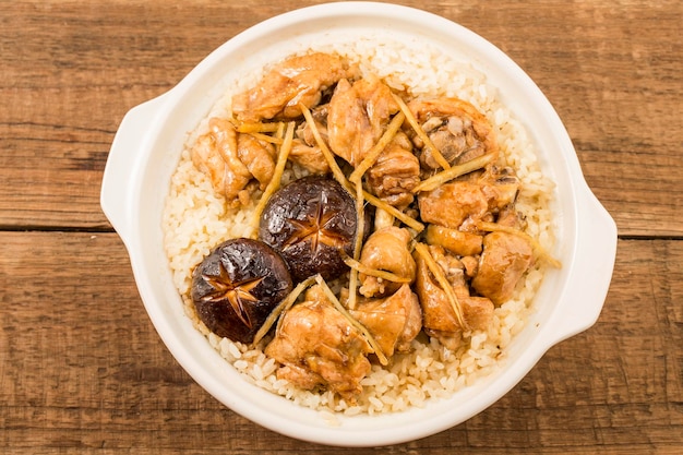 Cantonese style rice with chicken and mushroom