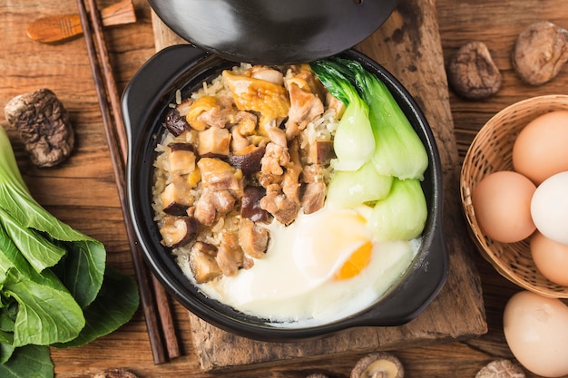 Cantonese style rice with chicken and mushroom