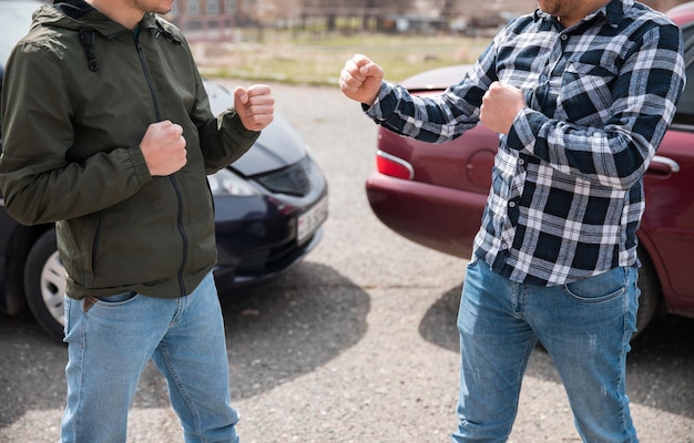 Car accident and men fight