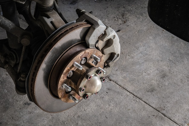 Car brakes that are commonly used in current vehicles