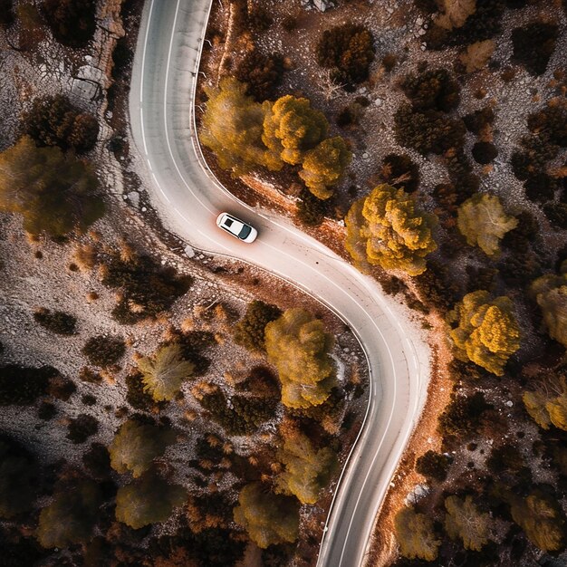 Photo a car is driving down a winding road in the mountains