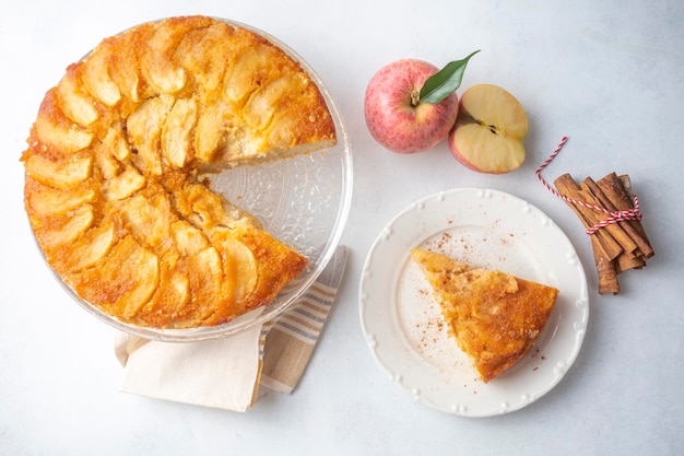 Caramelized apple cake is a delicious dessert. Turkish name; elmali kek