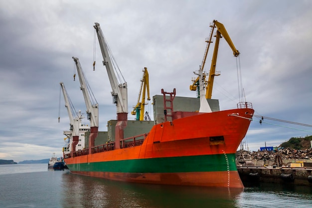 Photo cargo ship in the port kamchatka peninsula