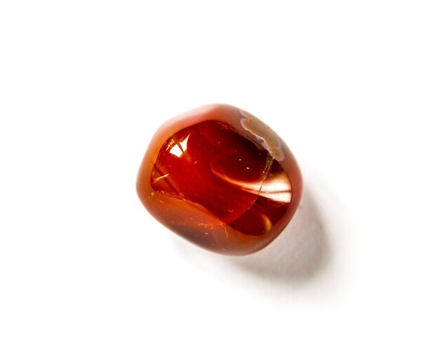 Photo carnelian agate gemstone isolated on a white background