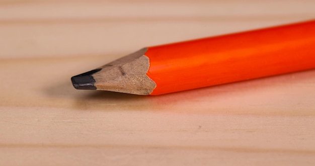 Photo a carpenters pencil for marking wood