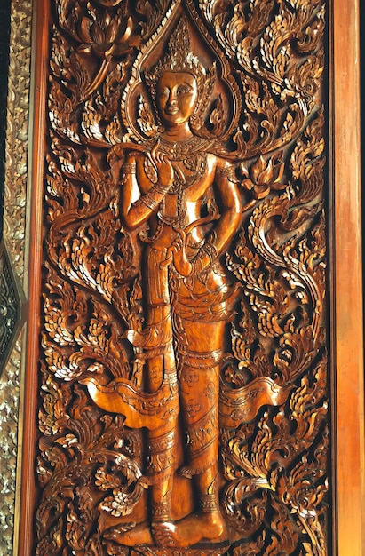 The carved figure of angels looks uniqueThai patterns