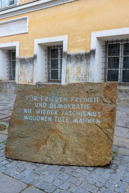 Casa donde nacio Adolf Hitler (1889-1945) en la ciudad fronteriza de Braunau am Inn en Austria.