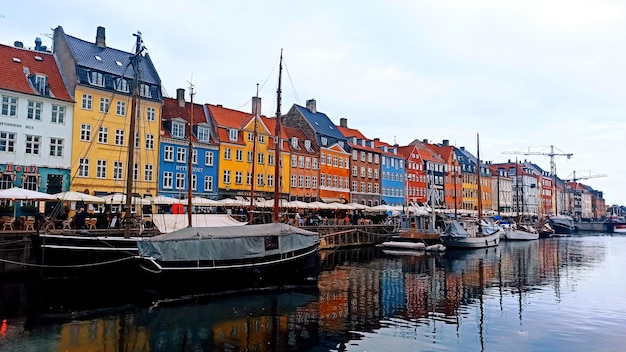 Casas y Barcos en el canal de Nyhavn en Copenhague