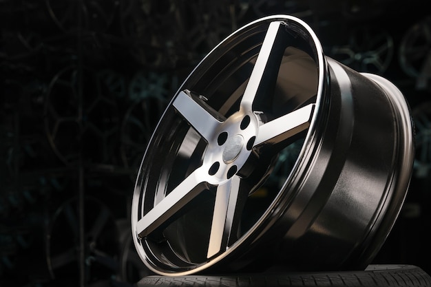 Cast aluminum disc alloy wheel modern