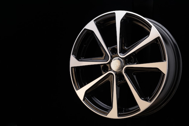 Cast aluminum disc alloy wheel modern