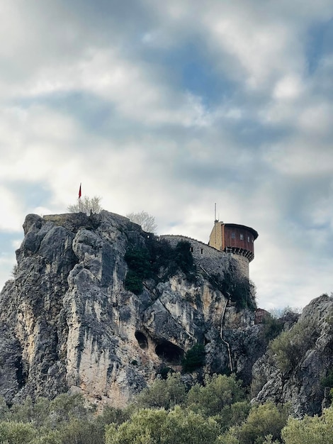 Photo the castle of petrele is one of the tourist locations close to tirana