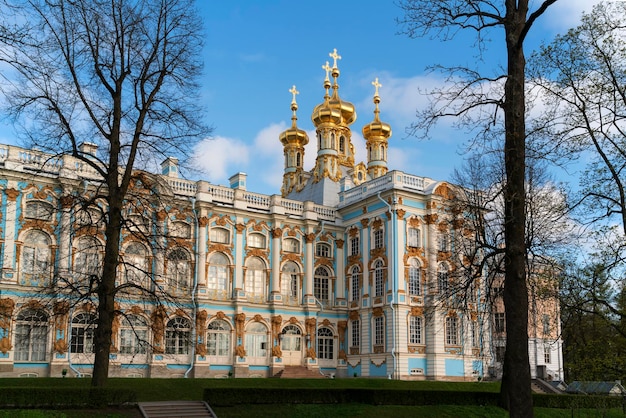 Photo catherine palace and palace church in tsarskoye selo on a spring day pushkin st petersburg russia