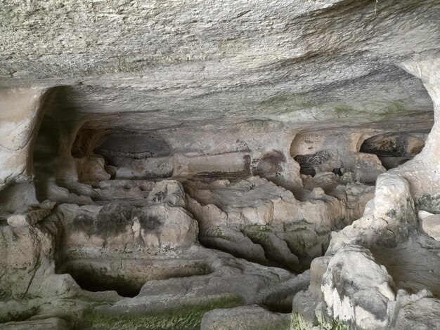 Photo cava dispica catacombs larderia cave in sicily italy