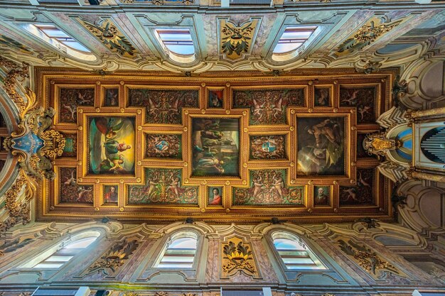 Photo ceiling of basilica di san bartolomeo allisola tiberina catholic church in baroque style rome italy