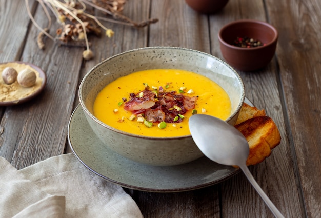 Cheese cream soup with bacon and pistachios. Healthy eating. Recipe.