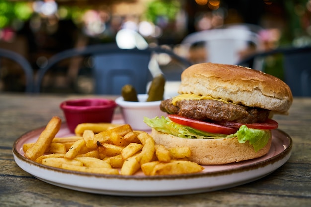 Cheeseburger with french fries