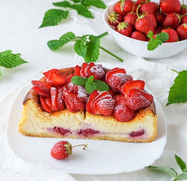 Cheesecake of cottage cheese and fresh strawberries 