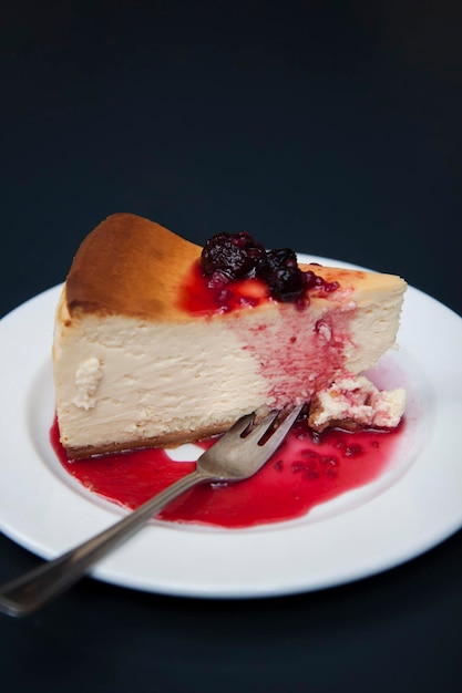 Cheesecake with raspberry syrup