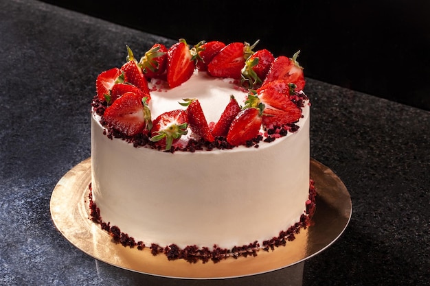 Cheesecake with strawberries cake decorated with strawberries delicious cheesecake decorated with fr