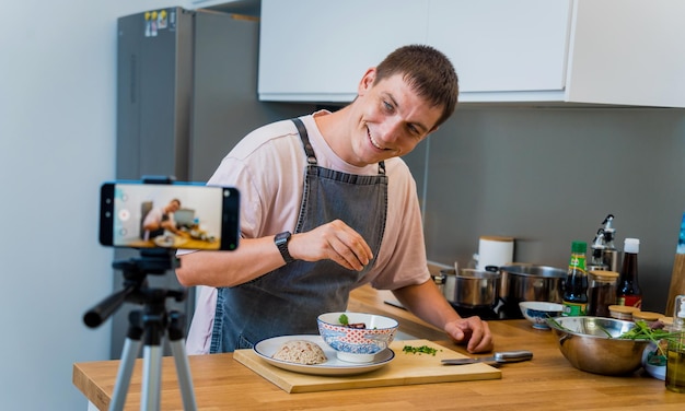 The chef is broadcasting live from workshop how to prepare a vegetarian massaman curry