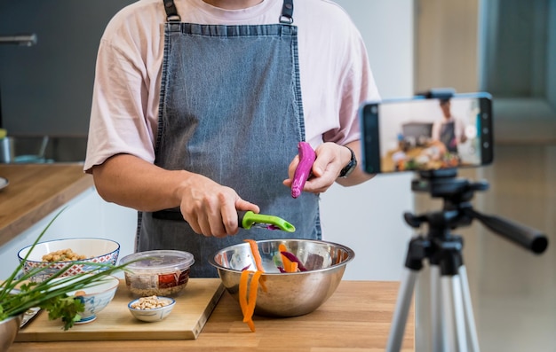 The chef is broadcasting live from workshop how to prepare a vegetarian massaman curry