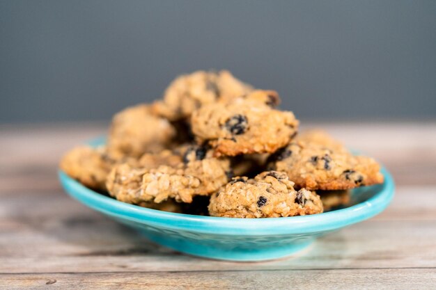 Chewy oatmeal raisin cookies