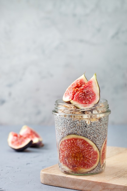 Chia pudding with figs