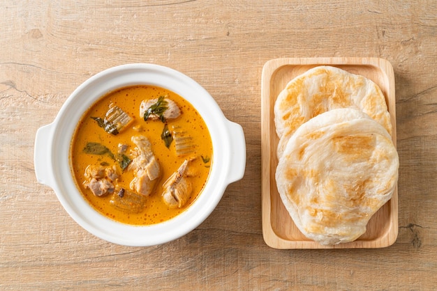 Chicken curry soup with roti